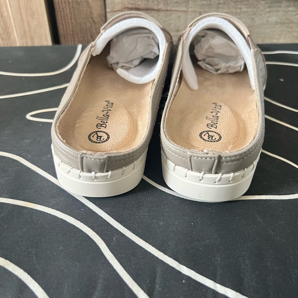 NWT Bella Vita Gray Perforated Slip-Ons 9.5 - Picture 4 of 5